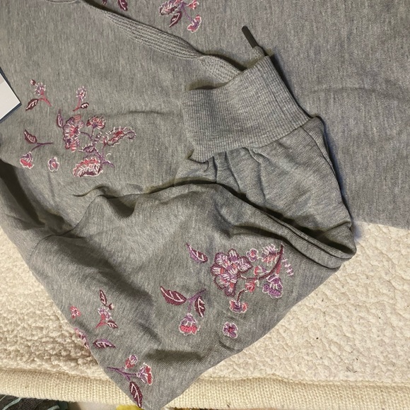 NWT Democracy Pull Over High Collar, Embroidery Front & Sleeve Gray Pink Purple - Picture 4 of 9